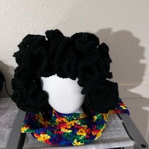 Black ruffled hat